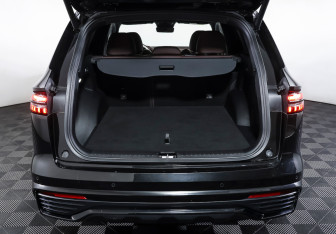 Подержанный автомобиль Geely Monjaro 2023 года (10 фото)