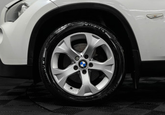 Подержанный автомобиль BMW X1 2011 года (7 фото)