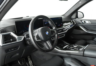 Подержанный автомобиль BMW X5 2023 года (13 фото)