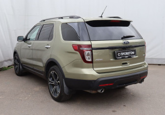 Подержанный автомобиль Ford Explorer 2014 года (6 фото)