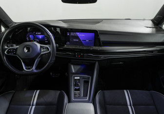 Подержанный автомобиль Volkswagen Golf Hatchback 2021 года (11 фото)