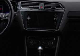 Подержанный автомобиль Volkswagen Tiguan 2020 года (14 фото)