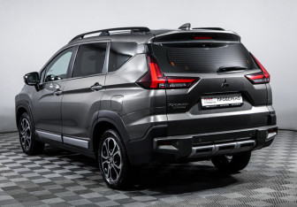Подержанный автомобиль Mitsubishi Xpander 2023 года (7 фото)