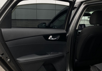 Подержанный автомобиль Kia Cerato Sedan 2022 года (24 фото)