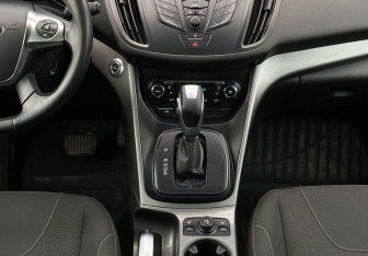 Подержанный автомобиль Ford Kuga 2014 года (13 фото)