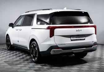 Подержанный автомобиль Kia Carnival 2024 года (7 фото)