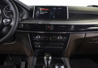 Подержанный автомобиль BMW X5 2015 года (16 фото)