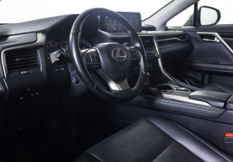Подержанный автомобиль Lexus RX 2020 года (15 фото)