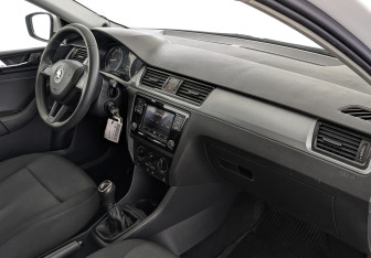 Подержанный автомобиль Skoda Rapid Liftback 2018 года (13 фото)