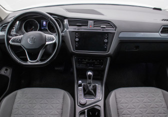 Подержанный автомобиль Volkswagen Tiguan 2021 года (13 фото)