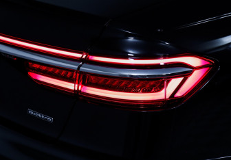 Подержанный автомобиль Audi A8 2019 года (23 фото)