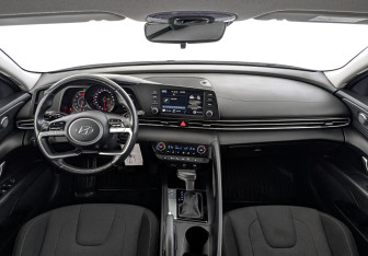 Подержанный автомобиль Hyundai Elantra Sedan 2021 года (14 фото)