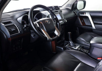 Подержанный автомобиль Toyota Land Cruiser Prado 2015 года (16 фото)