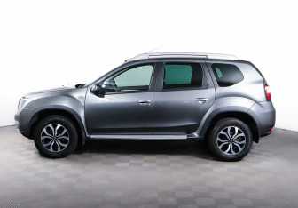 Подержанный автомобиль Nissan Terrano 2016 года (3 фото)