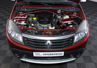 Подержанный автомобиль Renault Sandero 2011 года (9 фото)