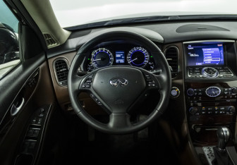 Подержанный автомобиль Infiniti QX50 2016 года (13 фото)