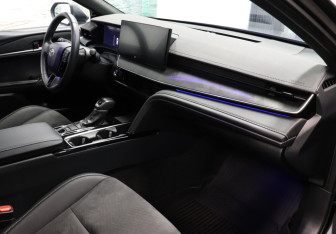 Подержанный автомобиль Toyota Camry Sedan 2025 года (10 фото)