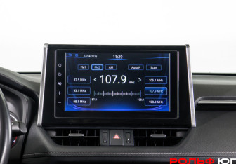 Подержанный автомобиль Toyota RAV4 2021 года (13 фото)