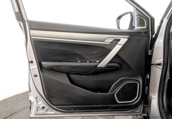 Подержанный автомобиль Geely Coolray 2022 года (19 фото)