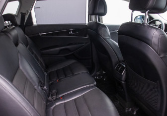 Подержанный автомобиль Kia Sorento 2017 года (11 фото)
