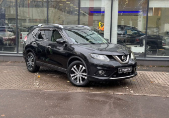 Подержанный автомобиль Nissan X-Trail 2015 года (3 фото)