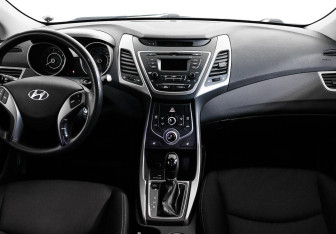 Подержанный автомобиль Hyundai Elantra Sedan 2014 года (6 фото)