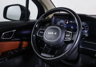 Подержанный автомобиль Kia Carnival 2022 года (14 фото)