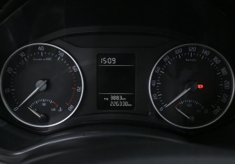 Подержанный автомобиль Skoda Octavia Liftback 2010 года (10 фото)
