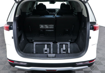 Подержанный автомобиль Kia Carnival 2021 года (32 фото)