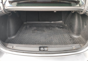 Подержанный автомобиль Renault Fluence 2013 года (13 фото)