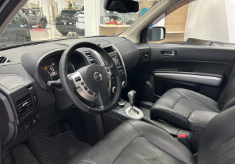 Подержанный автомобиль Nissan X-Trail 2012 года (9 фото)