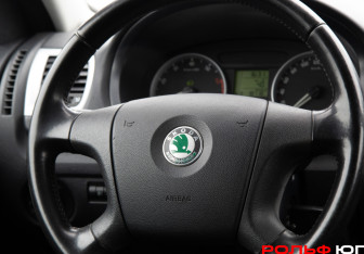 Подержанный автомобиль Skoda Fabia Hatchback 2008 года (13 фото)