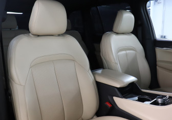 Подержанный автомобиль Jeep Grand Cherokee 2023 года (16 фото)