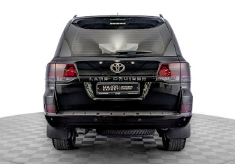 Подержанный автомобиль Toyota Land Cruiser Suv 2019 года (6 фото)