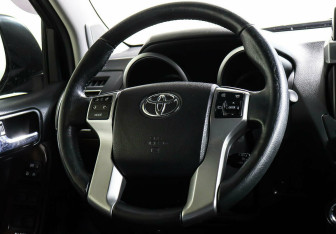 Подержанный автомобиль Toyota Land Cruiser Prado 2016 года (11 фото)