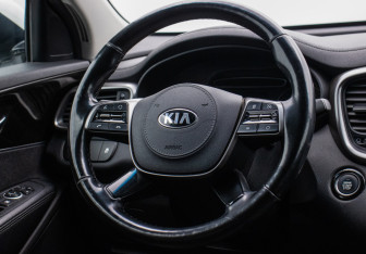 Подержанный автомобиль Kia Sorento 2018 года (15 фото)