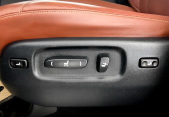 Подержанный автомобиль Lexus LX 2018 года (21 фото)