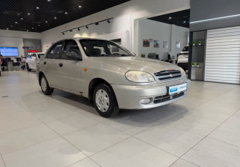 Подержанный автомобиль Chevrolet Lanos 2008 года (3 фото)