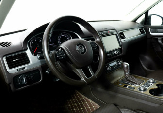 Подержанный автомобиль Volkswagen Touareg 2017 года (9 фото)