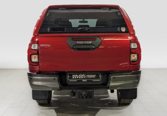 Подержанный автомобиль Toyota Hilux 2020 года (6 фото)