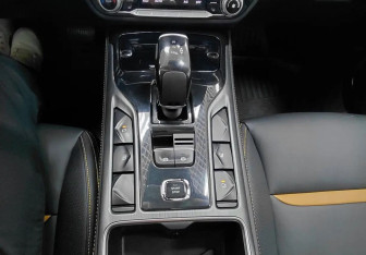 Подержанный автомобиль FAW Bestune T77 2023 года (14 фото)