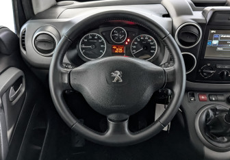 Подержанный автомобиль Peugeot Partner 2017 года (21 фото)