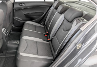 Подержанный автомобиль Peugeot 408 2016 года (11 фото)