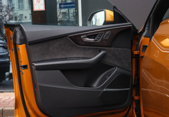 Подержанный автомобиль Audi Q8 2019 года (16 фото)