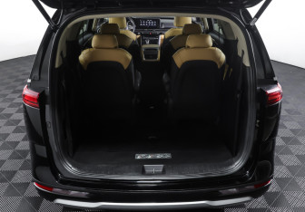 Подержанный автомобиль Kia Carnival 2021 года (9 фото)