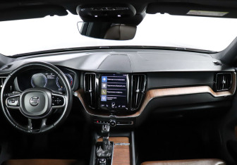 Подержанный автомобиль Volvo XC60 2018 года (12 фото)