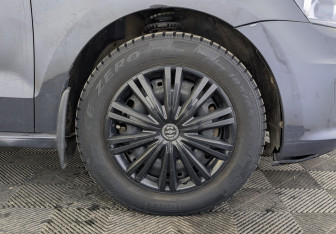 Подержанный автомобиль Volkswagen Polo Sedan 2017 года (12 фото)