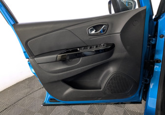 Подержанный автомобиль Renault Kaptur 2016 года (19 фото)