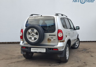 Подержанный автомобиль Chevrolet Niva 2012 года (5 фото)