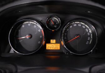 Подержанный автомобиль Opel Antara 2010 года (11 фото)